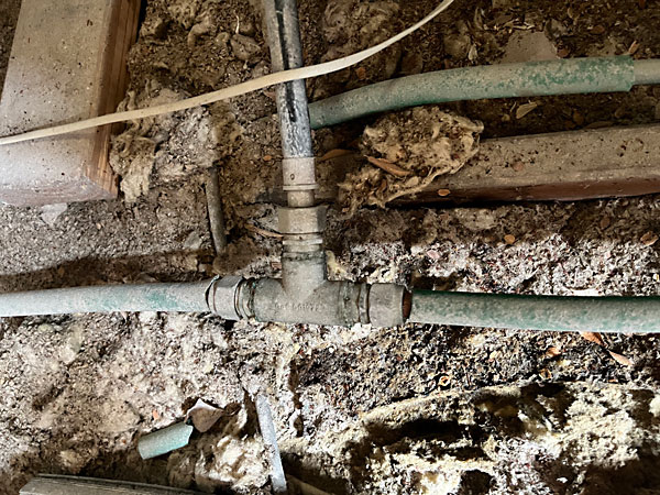 2 a Threaded fittings cause leaks in roof spaces Kaleen Belconnen